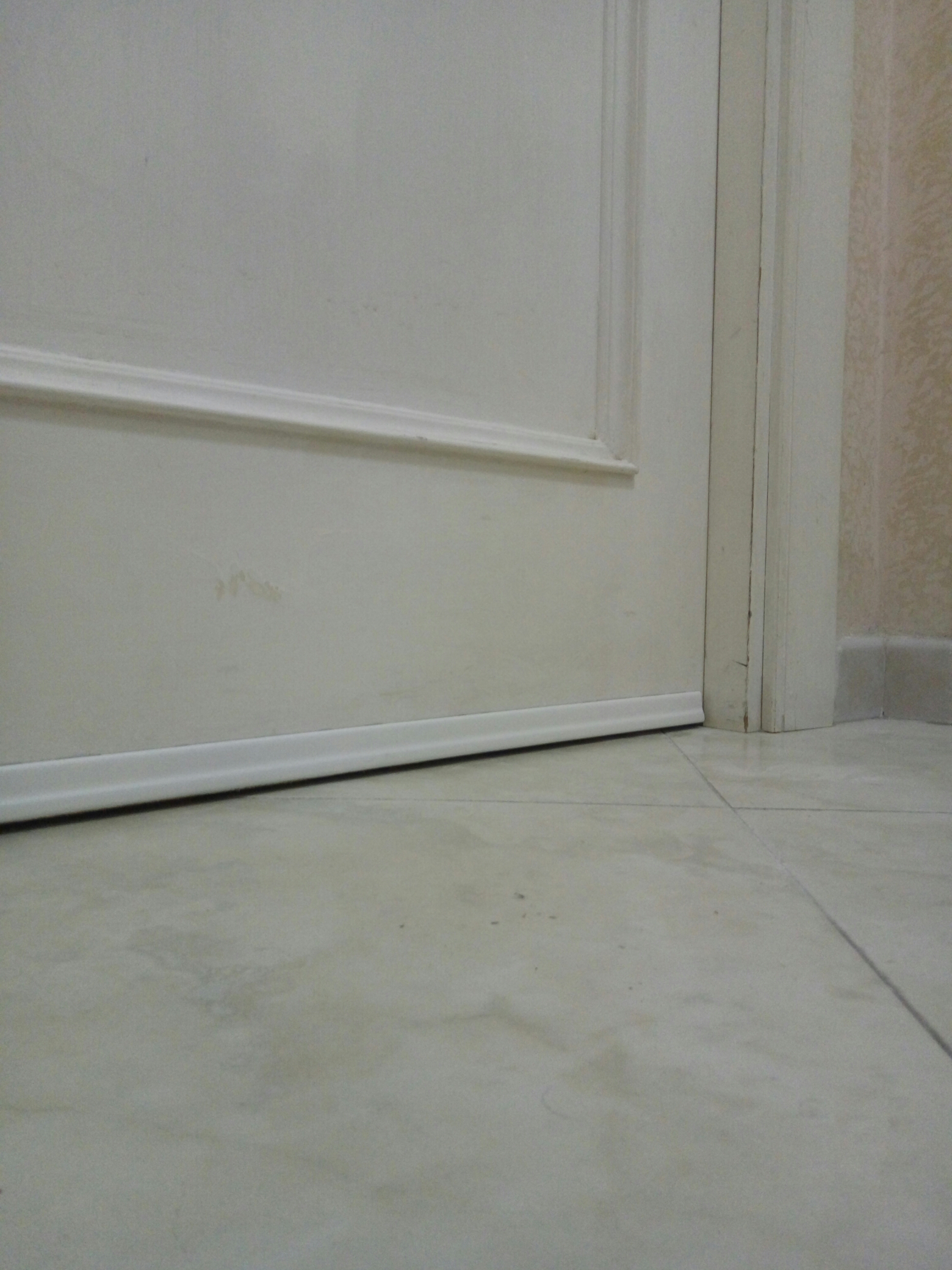 Restauro porta Mdf con cornice laccata bianca