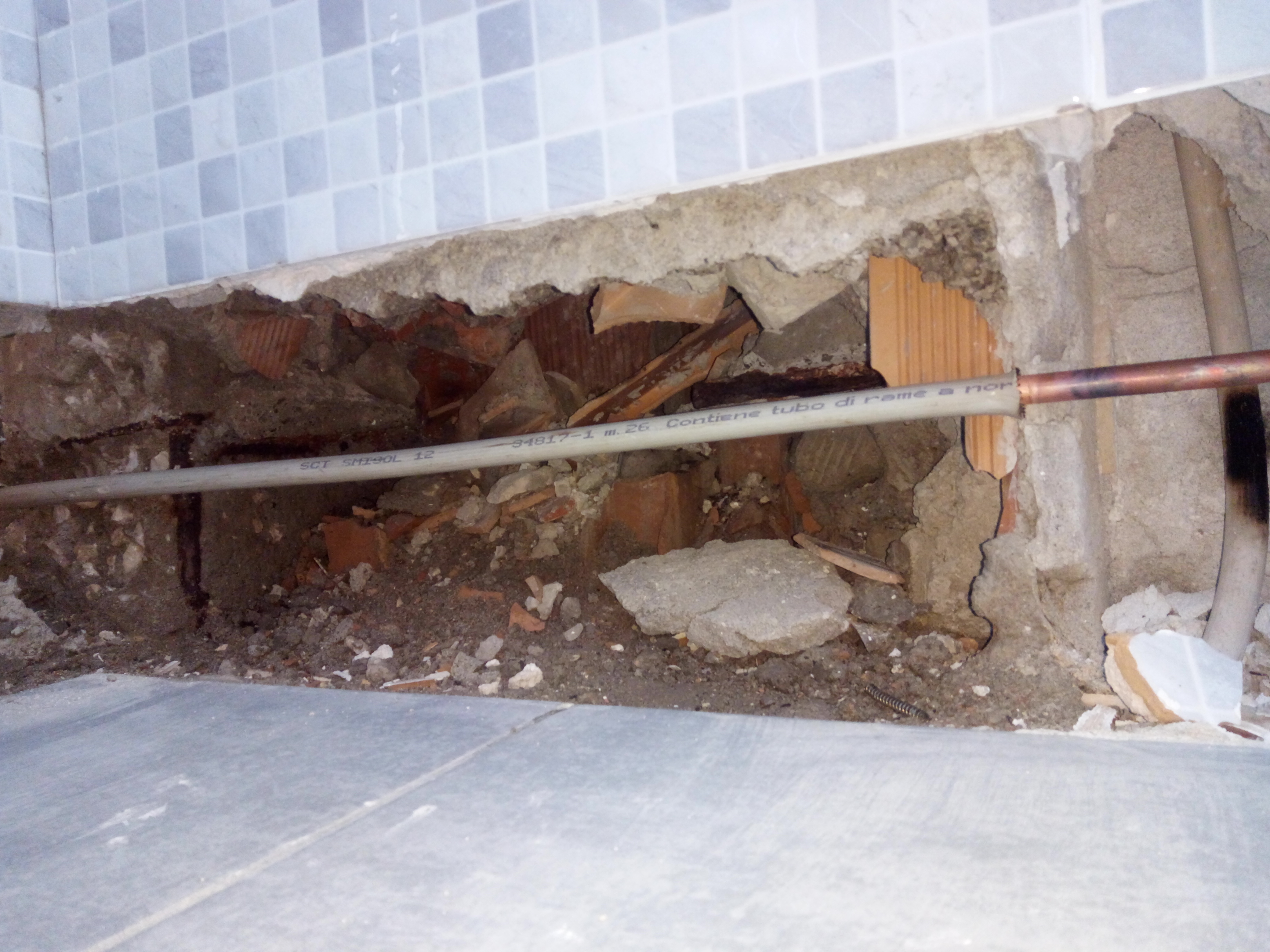 sostituzione con taglio del tratto vecchio con saldatura del tubo nuovo